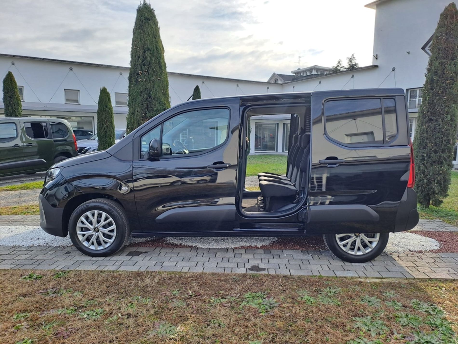 N1 5 POSTI - Gallotti Auto