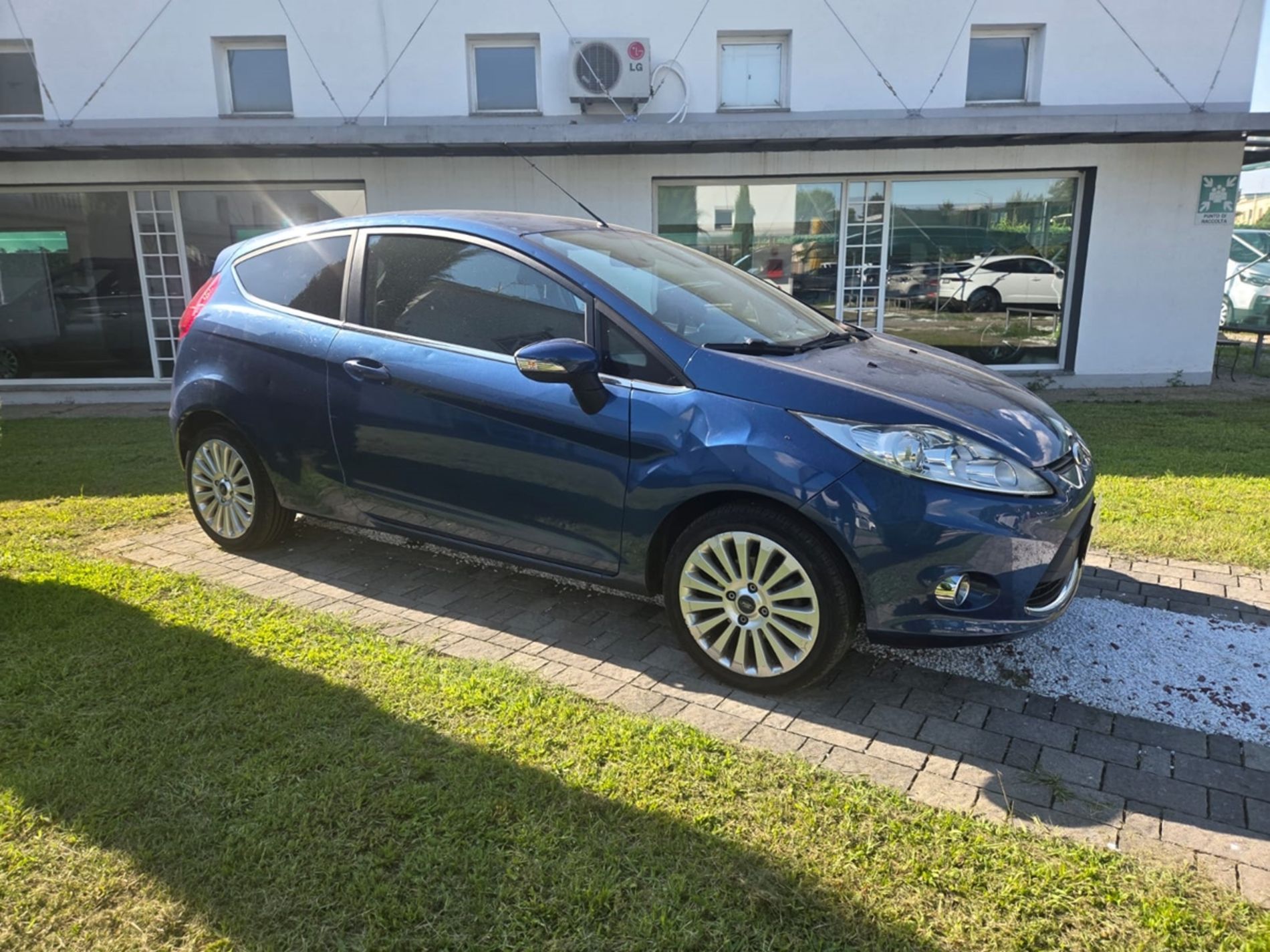 Ford Fiesta 1.2 benzina 82cv - RISERVATA AD OPERATORI DEL SETTORE - Gallotti Auto