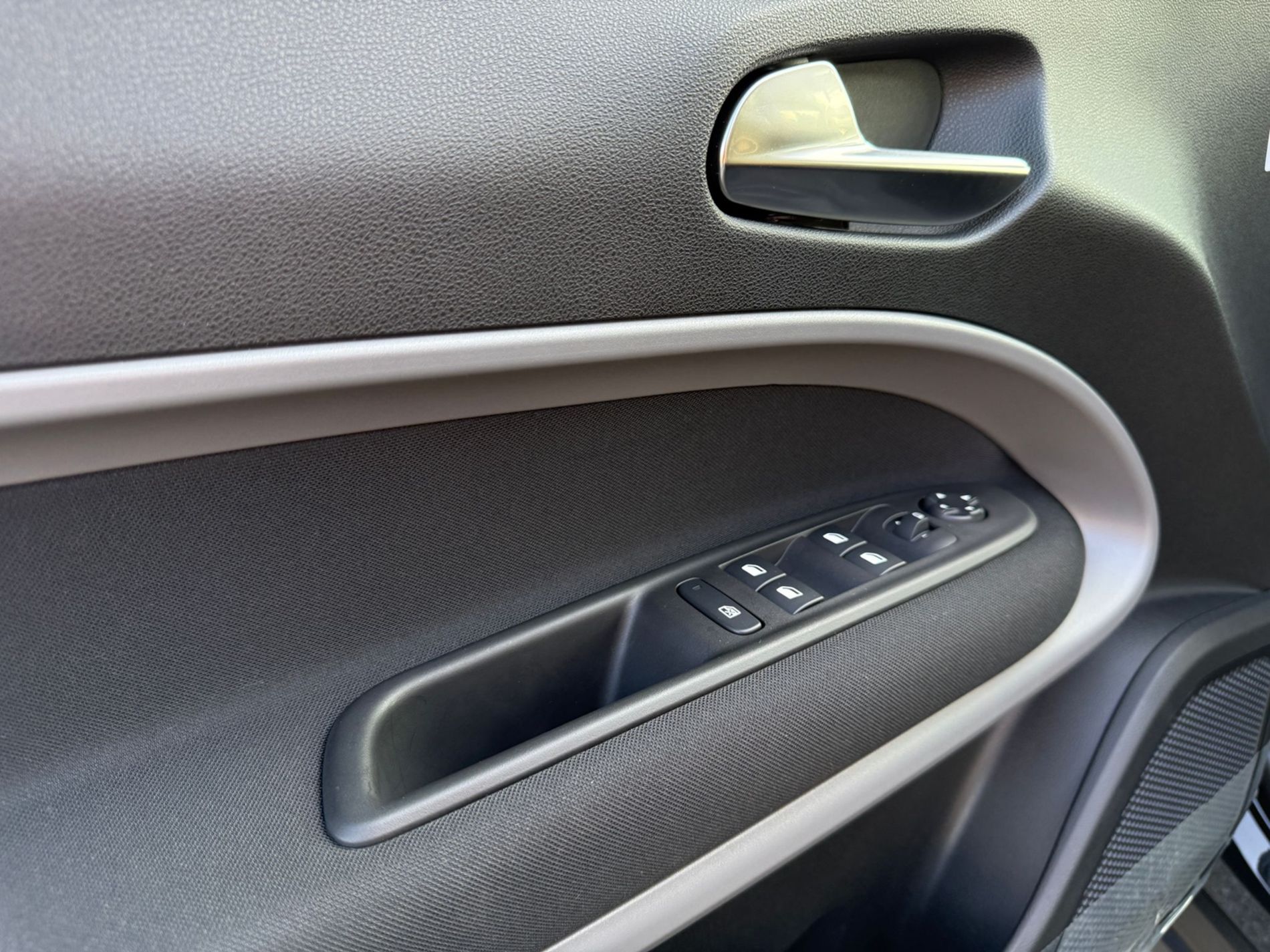 Longitude 1.2 turbo e-hybrid fwd 100cv edct6   - Gallotti Auto