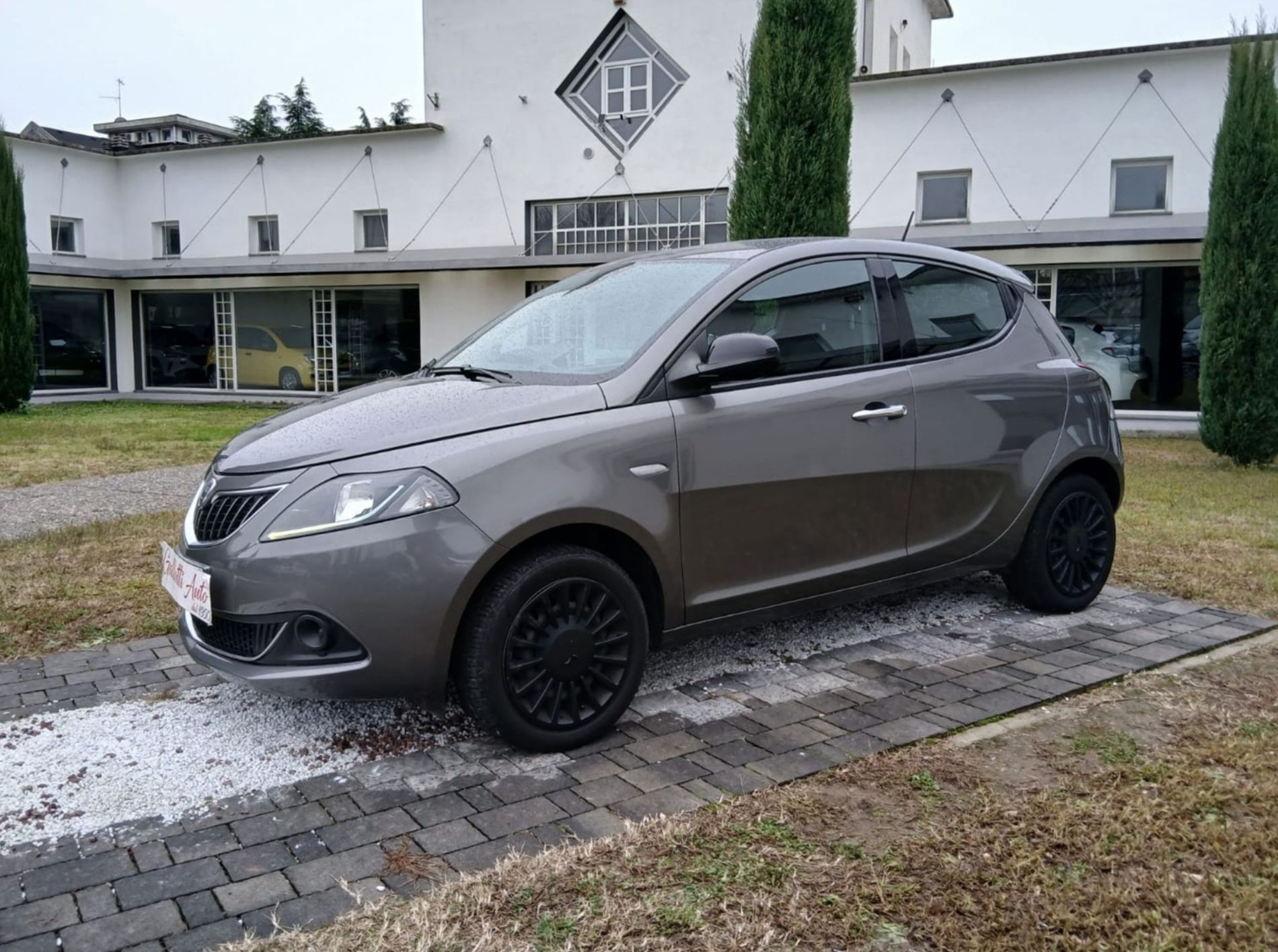Silver 1.0 Hybrid 70cv - NEOPATENTATI - Gallotti Auto
