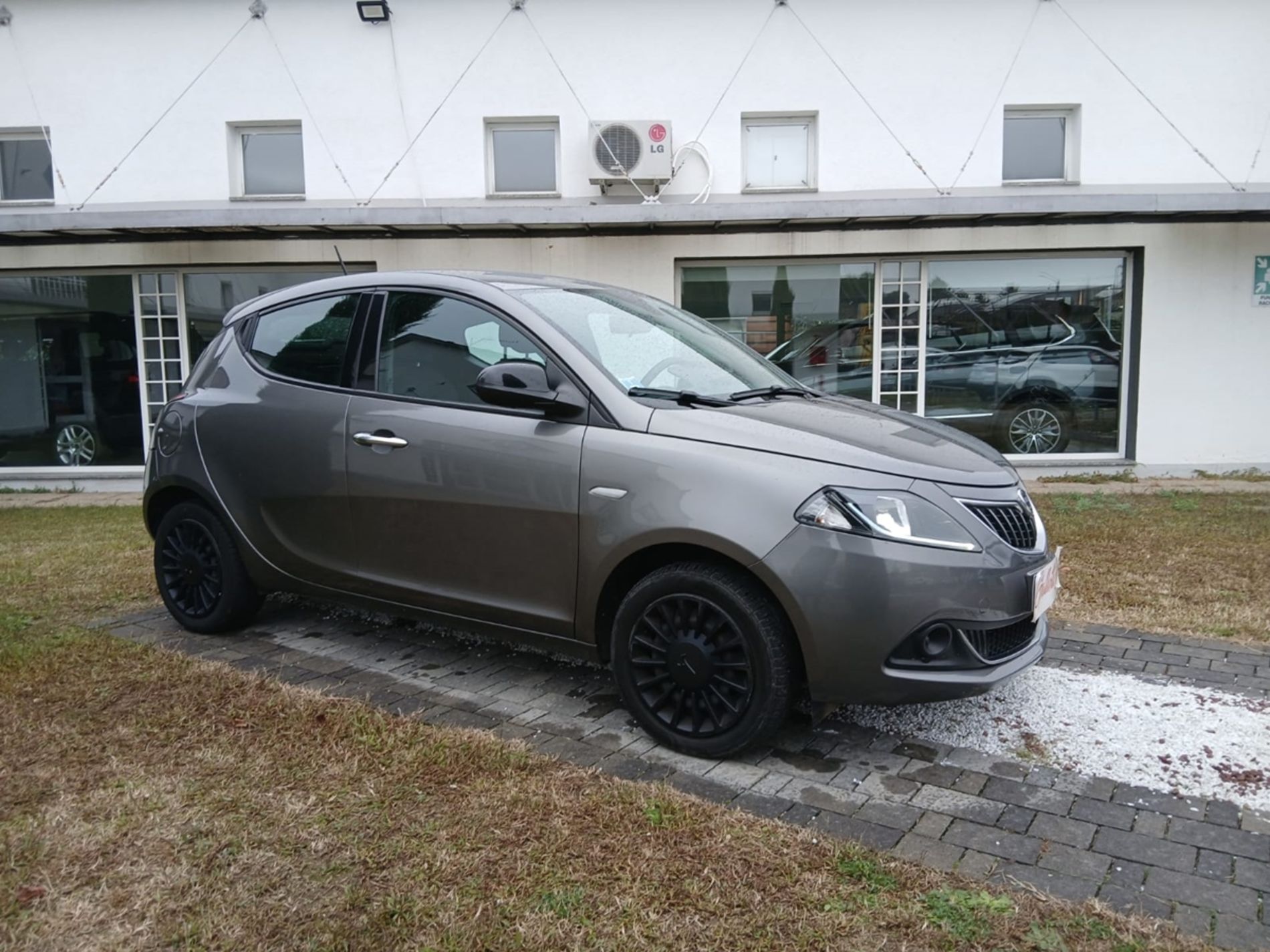 Silver 1.0 Hybrid 70cv - NEOPATENTATI - Gallotti Auto