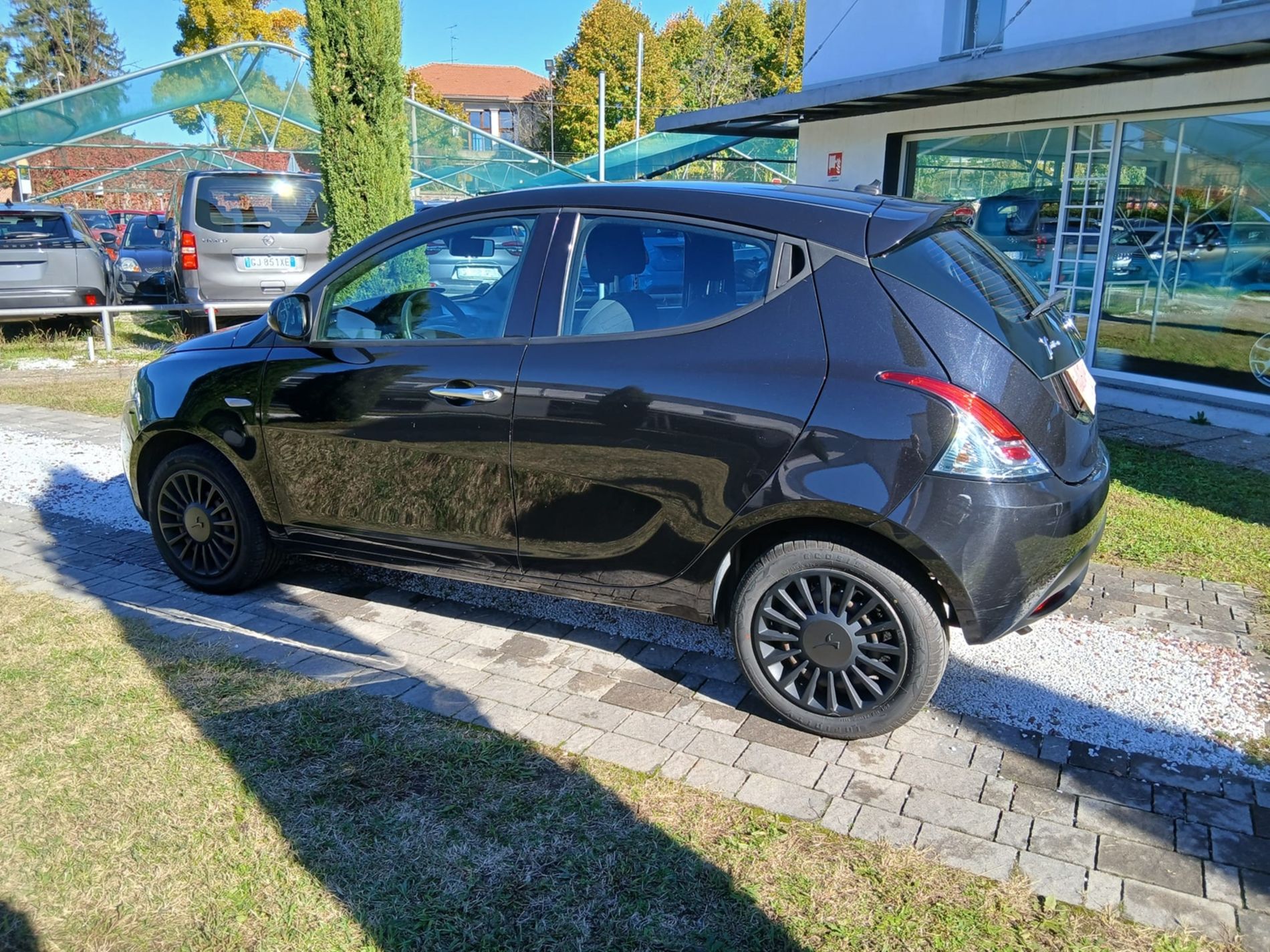 LANCIA YPSILON 1.0 HYBRID SILVER  - NEOPATENTATI - Gallotti Auto