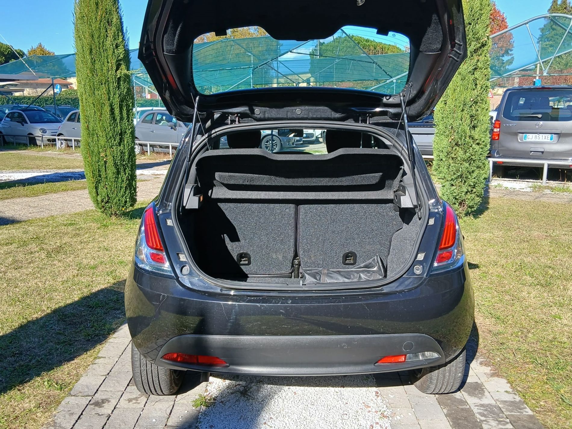 LANCIA YPSILON 1.0 HYBRID SILVER  - NEOPATENTATI - Gallotti Auto