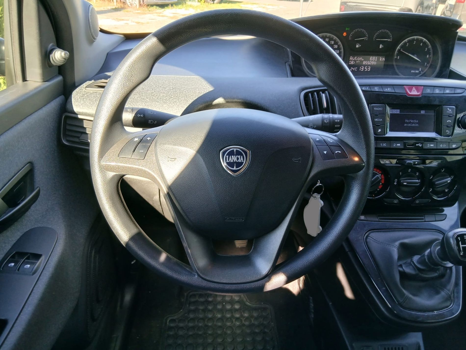 LANCIA YPSILON 1.0 HYBRID SILVER  - NEOPATENTATI - Gallotti Auto