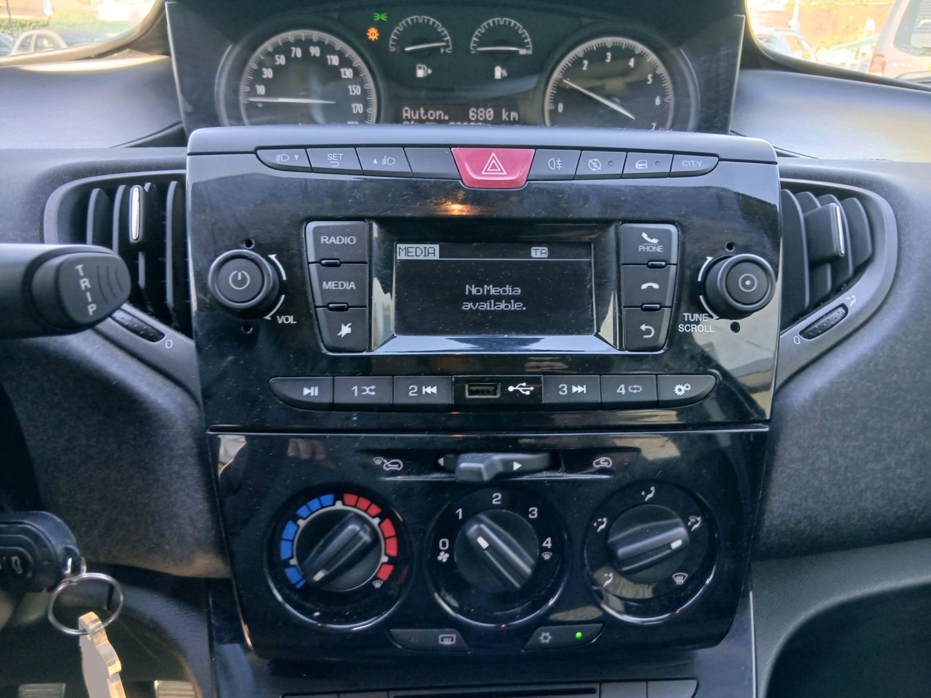 LANCIA YPSILON 1.0 HYBRID SILVER  - NEOPATENTATI - Gallotti Auto