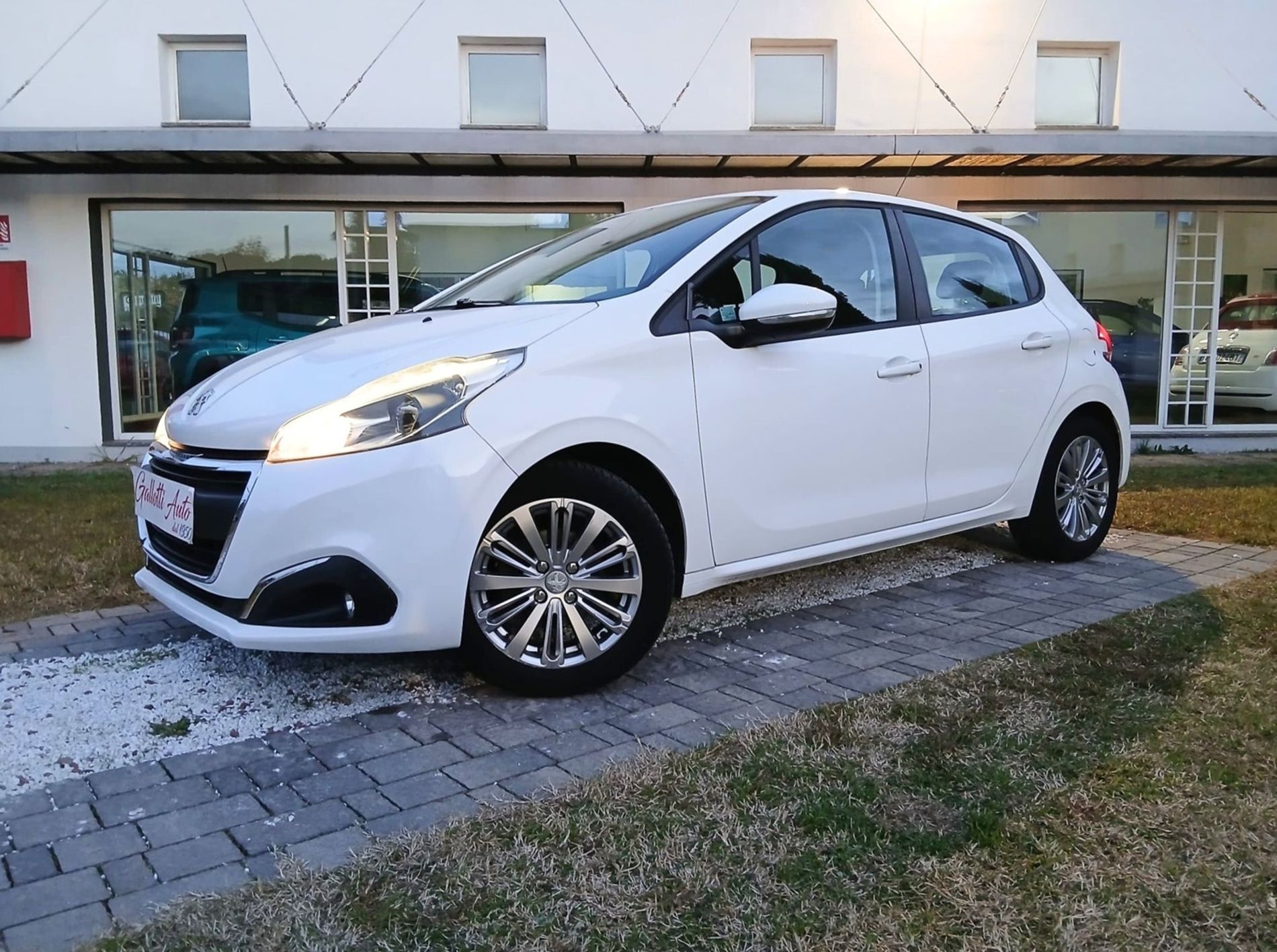 PEUGEOT 208 5p 1.2 Active 82cv - Gallotti Auto