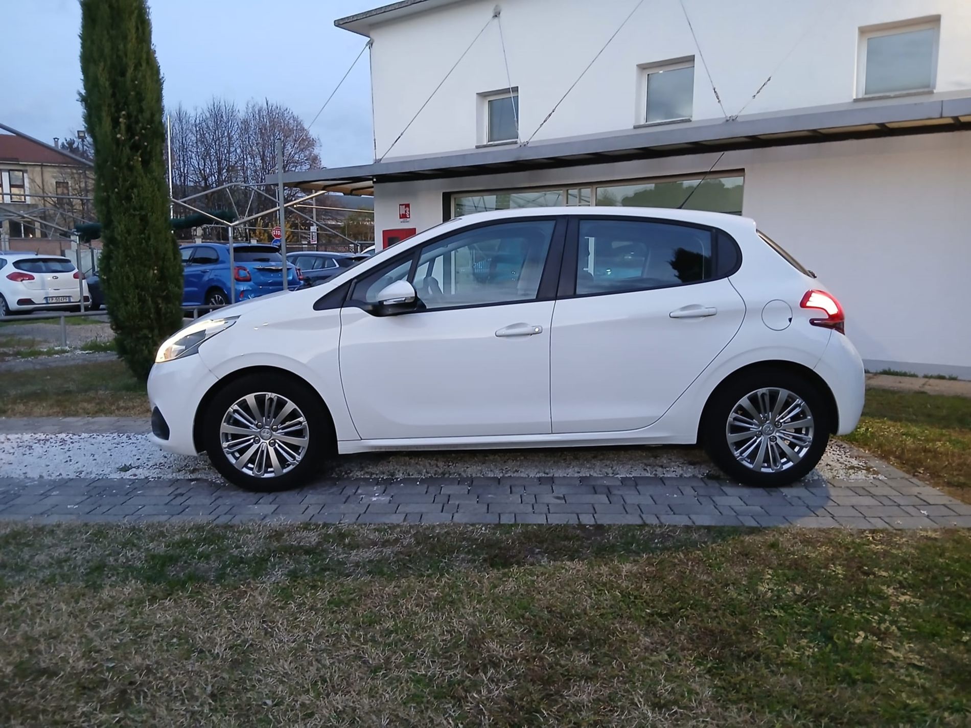 PEUGEOT 208 5p 1.2 Active 82cv - Gallotti Auto