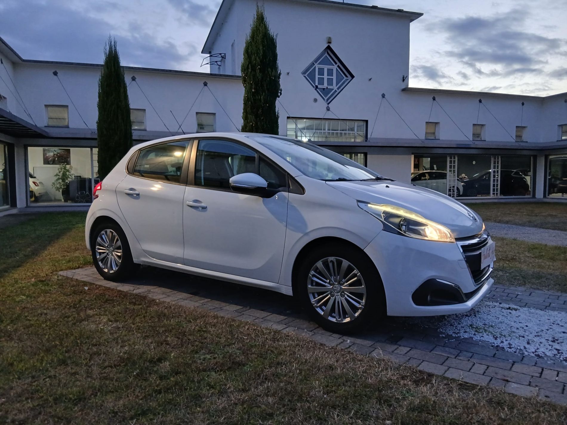 PEUGEOT 208 5p 1.2 Active 82cv - Gallotti Auto