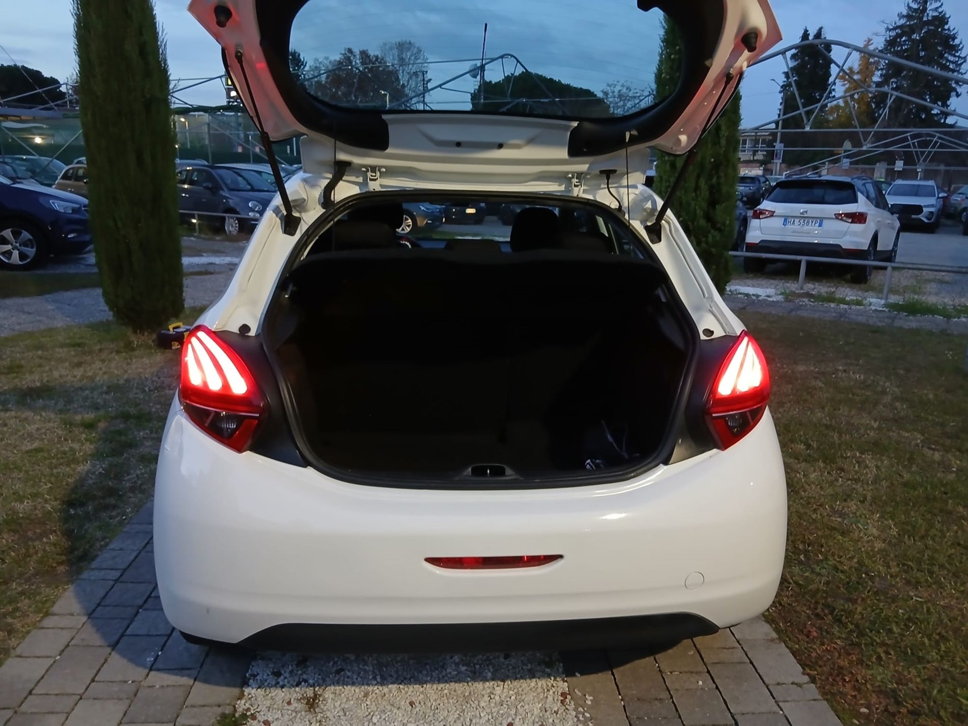 PEUGEOT 208 5p 1.2 Active 82cv - Gallotti Auto