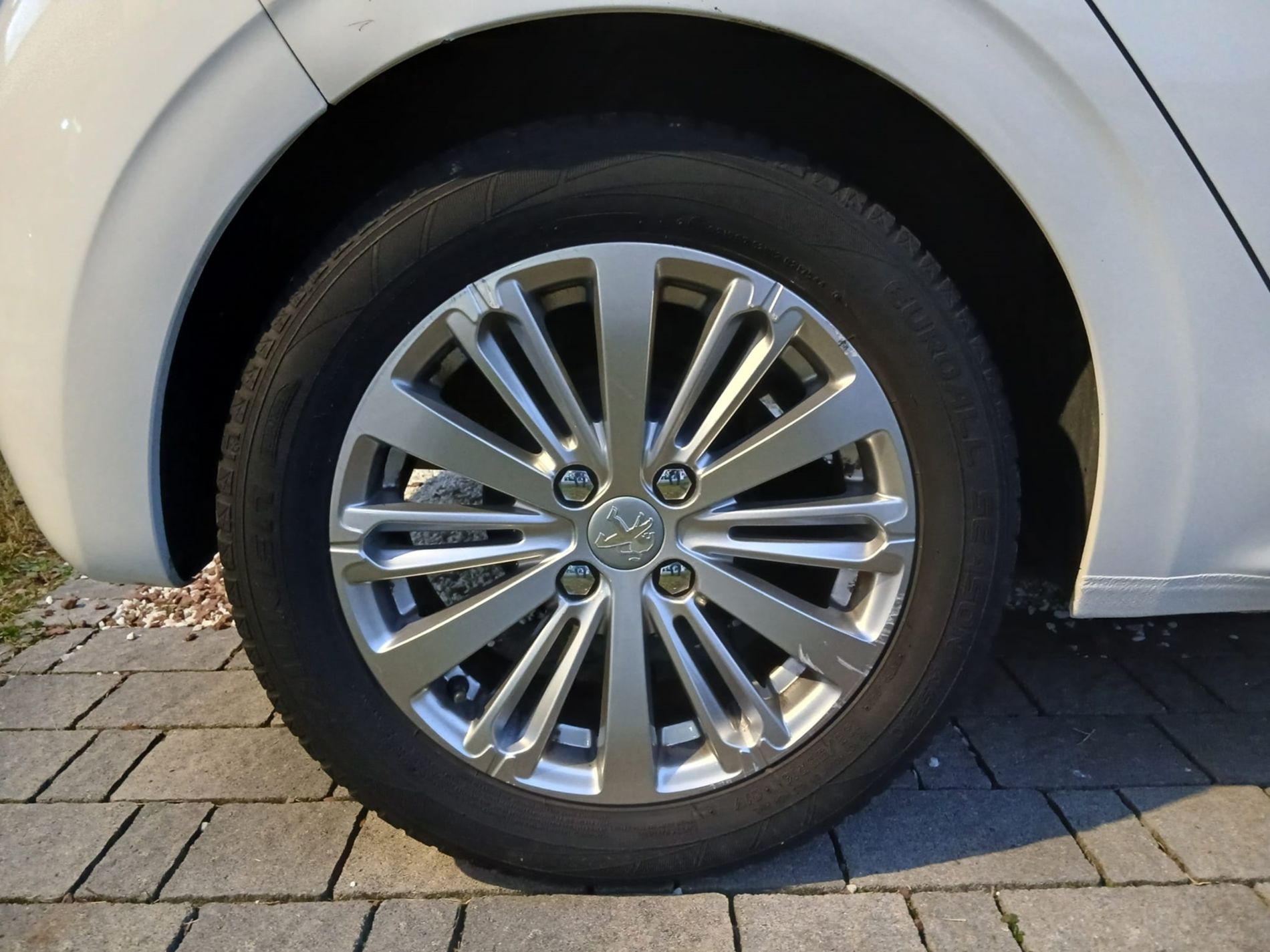 PEUGEOT 208 5p 1.2 Active 82cv - Gallotti Auto