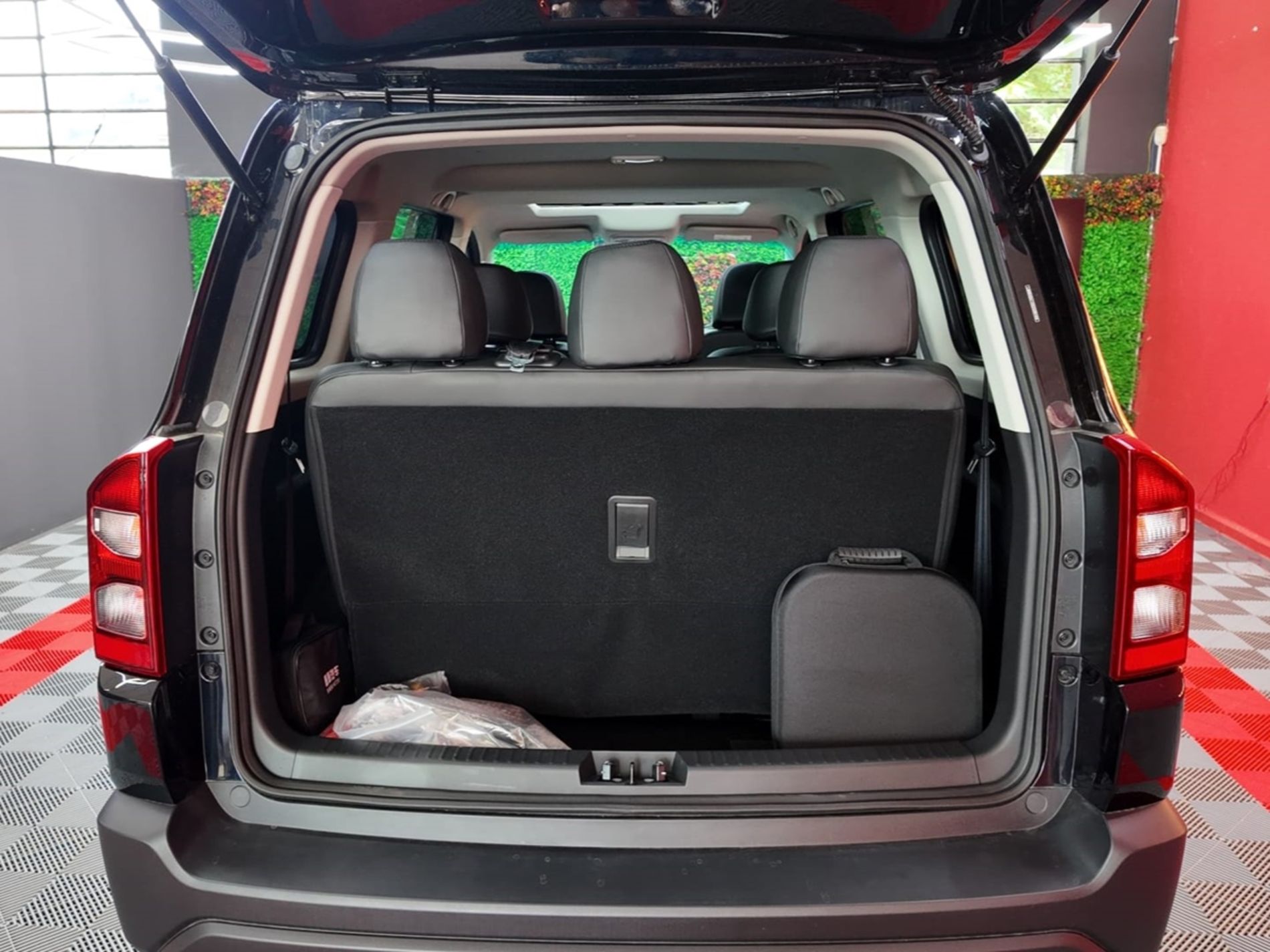 SUPER HYBRID - 7 POSTI - AUTOMATICA - Gallotti Auto