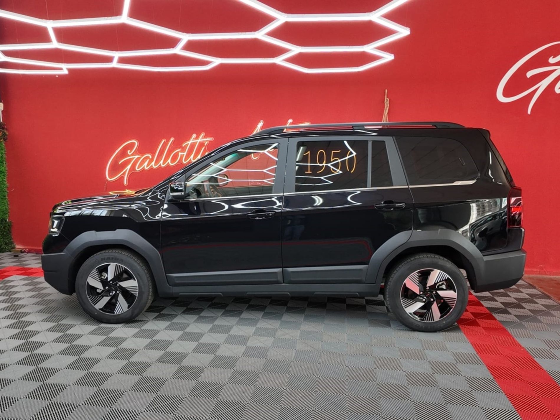 SUPER HYBRID - 7 POSTI - AUTOMATICA - Gallotti Auto